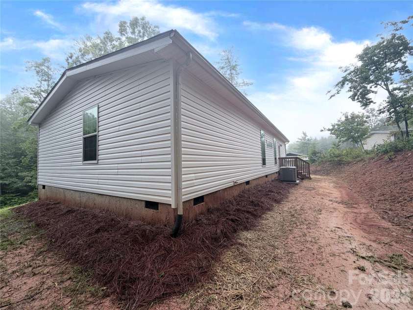 3153 Bear Trail Drive, Lenoir, NC 28645.  MLS# CAR4402335, YatesRealty ID 35946. 