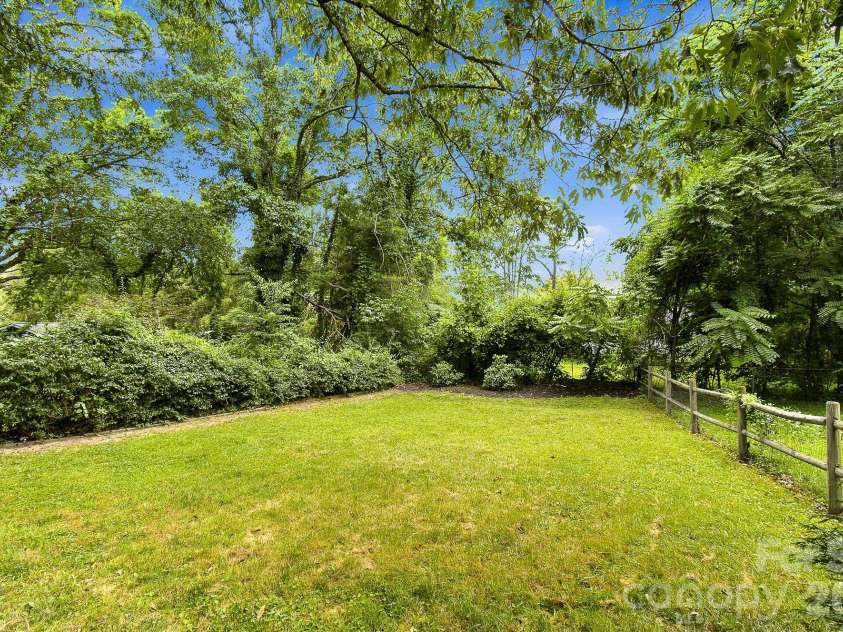 147 Birch Lane, Arden, NC 28704.  MLS# CAR4399222, YatesRealty ID 35947. 