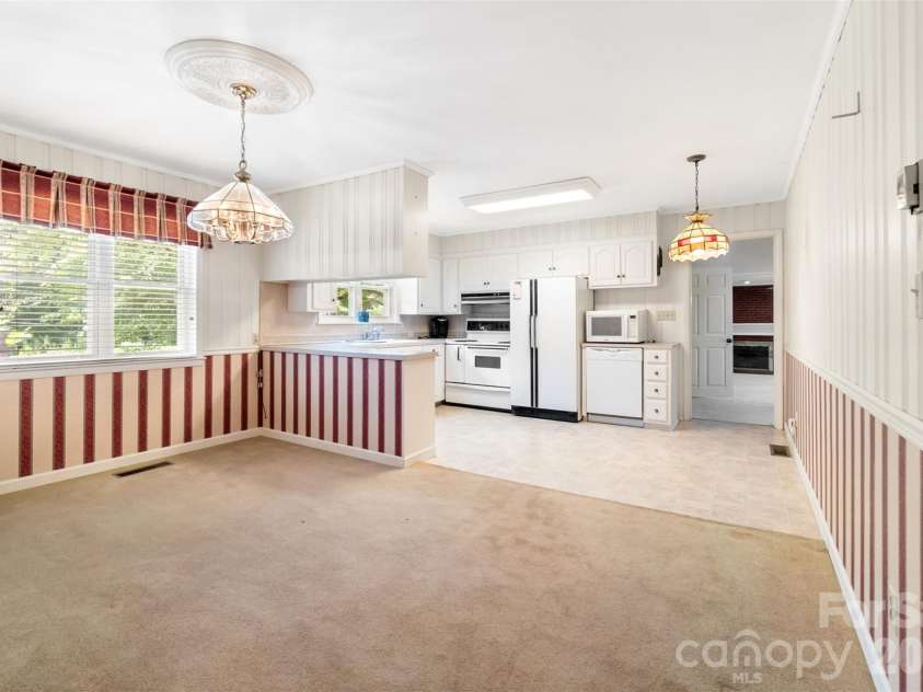 509 Lakeview Drive, Wadesboro, NC 28170.  MLS# CAR4402681, YatesRealty ID 35948. 