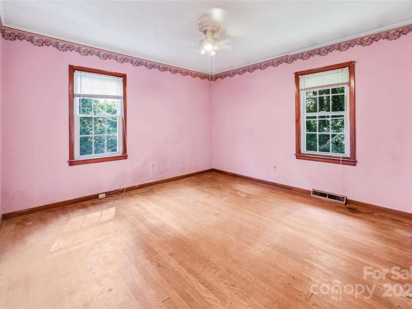 419 Monte Vista Road, Candler, NC 28715.  MLS# CAR4167954, YatesRealty ID 3595. Another bedroom with ceiling fan