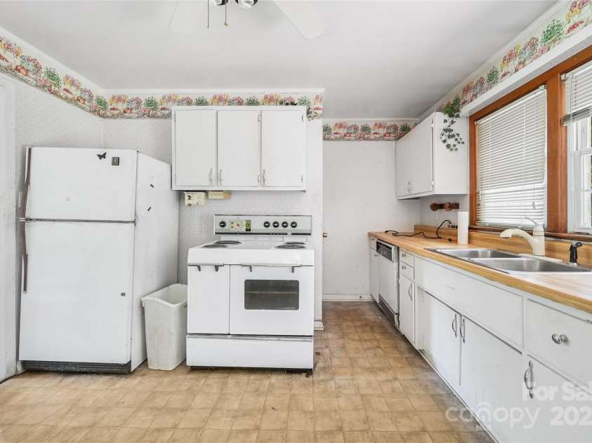 419 Monte Vista Road, Candler, NC 28715.  MLS# CAR4167954, YatesRealty ID 3595. Kitchen doorway leads to basement