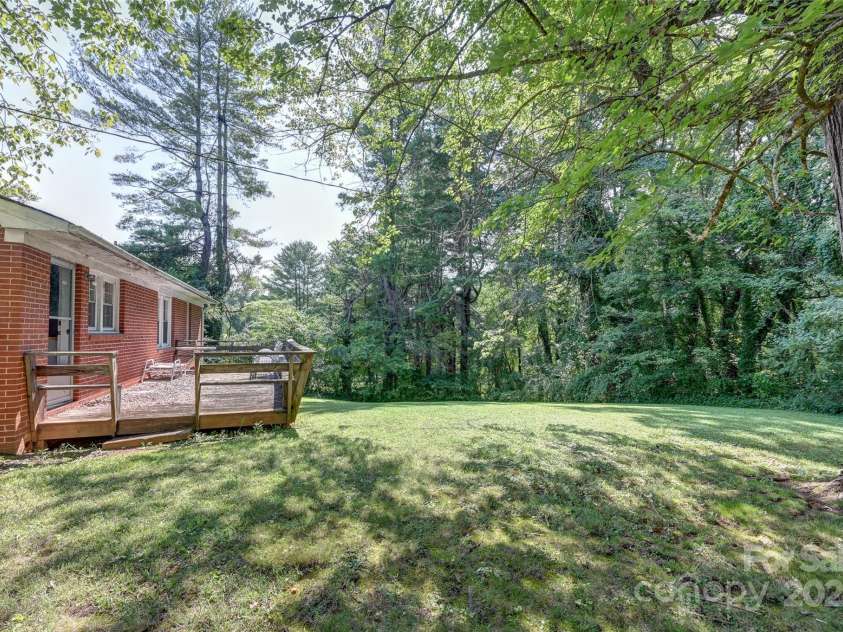 419 Monte Vista Road, Candler, NC 28715.  MLS# CAR4167954, YatesRealty ID 3595. Large back yard