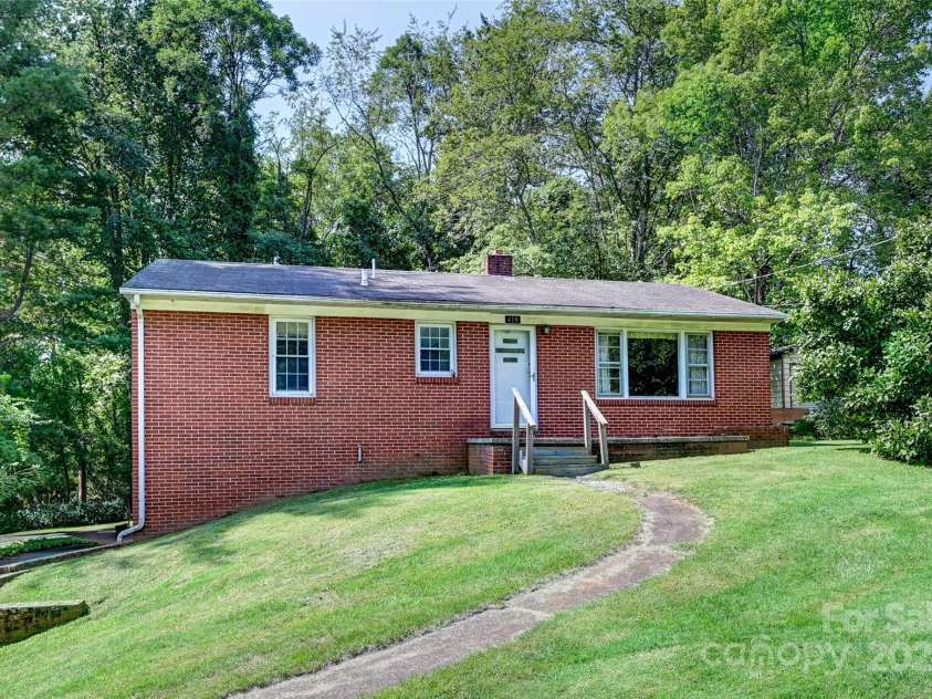 419 Monte Vista Road, Candler, NC 28715.  MLS# CAR4167954, YatesRealty ID 3595. Welcome to 419 Monte Vista Road, candler, NC 28715