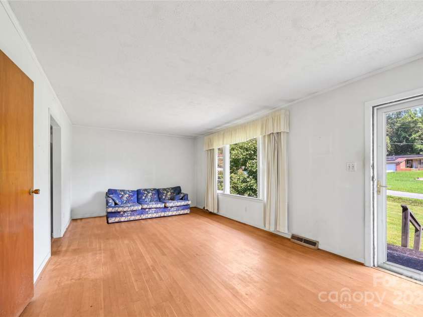 419 Monte Vista Road, Candler, NC 28715.  MLS# CAR4167954, YatesRealty ID 3595. Wood flooring in the home