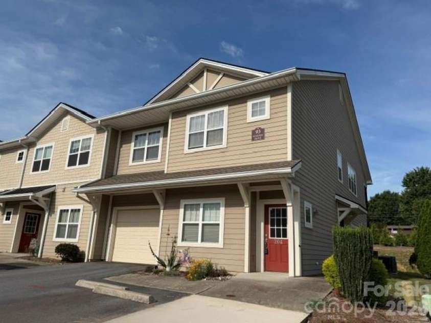 93 Foxden Drive, Fletcher, NC 28732.  MLS# CAR4402301, YatesRealty ID 35956. 