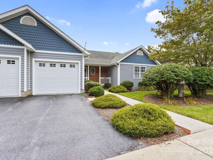 315 Charlestown Drive, Hendersonville, NC 28792.  MLS# CAR4293660, YatesRealty ID 3596. 