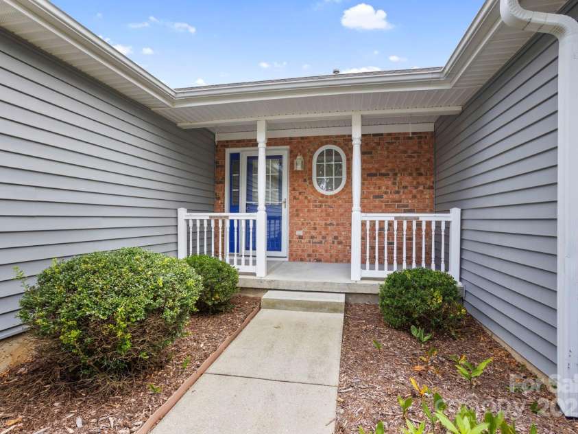 315 Charlestown Drive, Hendersonville, NC 28792.  MLS# CAR4293660, YatesRealty ID 3596. 