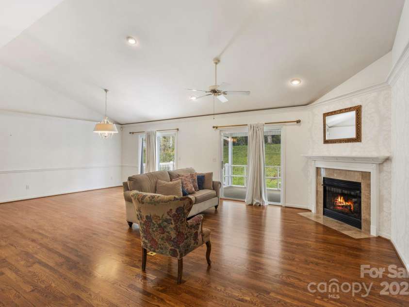 315 Charlestown Drive, Hendersonville, NC 28792.  MLS# CAR4293660, YatesRealty ID 3596. 