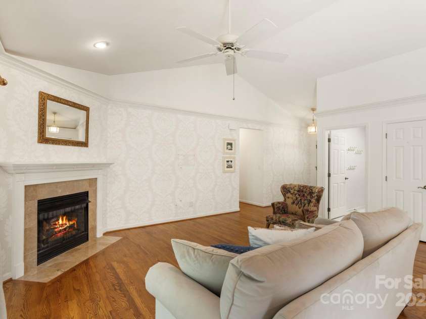 315 Charlestown Drive, Hendersonville, NC 28792.  MLS# CAR4293660, YatesRealty ID 3596. 