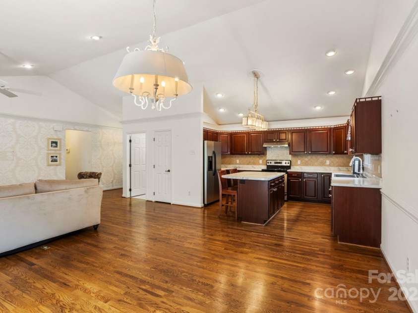 315 Charlestown Drive, Hendersonville, NC 28792.  MLS# CAR4293660, YatesRealty ID 3596. 