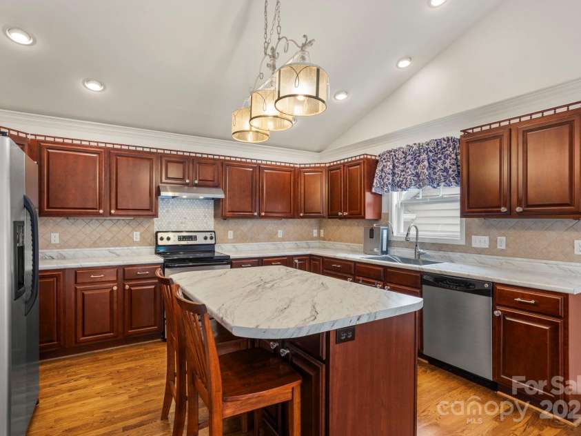 315 Charlestown Drive, Hendersonville, NC 28792.  MLS# CAR4293660, YatesRealty ID 3596. 