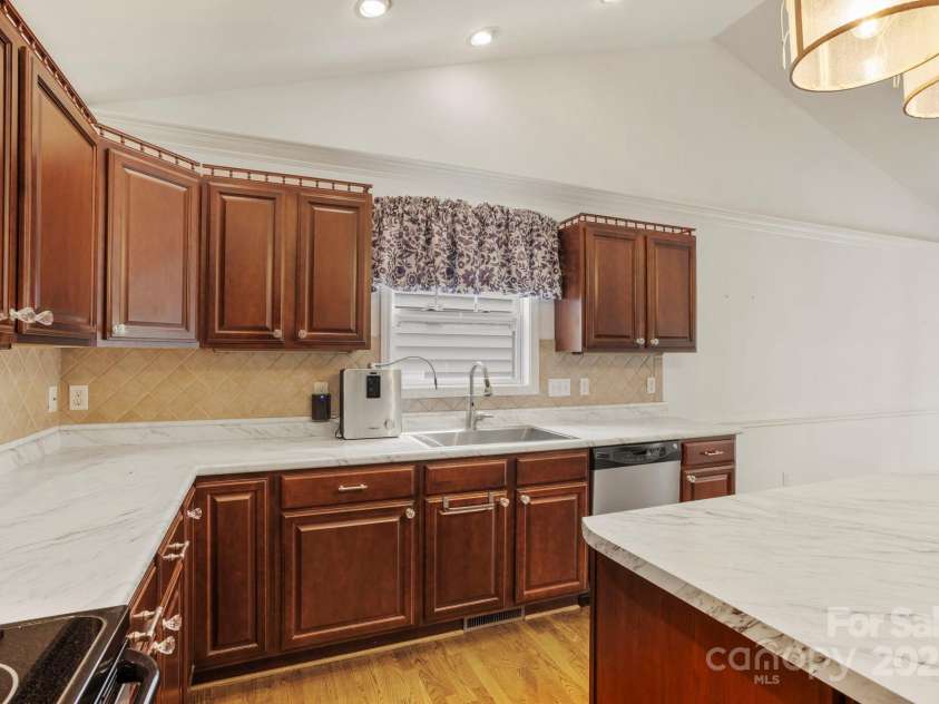 315 Charlestown Drive, Hendersonville, NC 28792.  MLS# CAR4293660, YatesRealty ID 3596. 