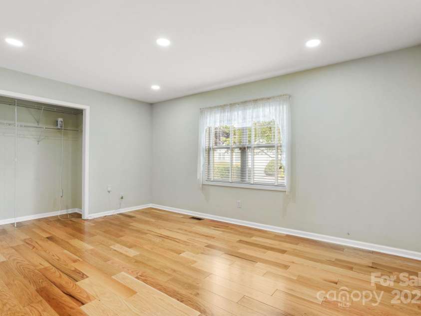 315 Charlestown Drive, Hendersonville, NC 28792.  MLS# CAR4293660, YatesRealty ID 3596. 