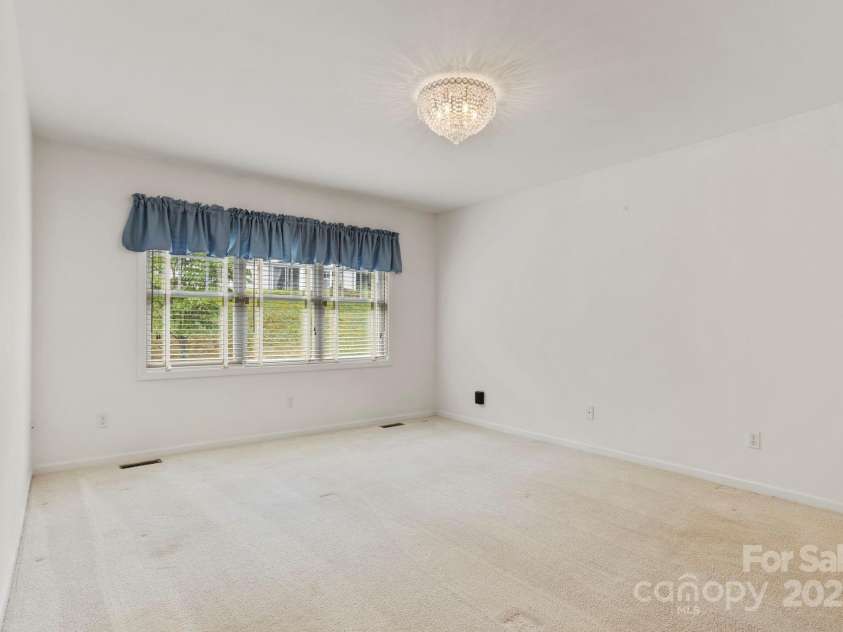 315 Charlestown Drive, Hendersonville, NC 28792.  MLS# CAR4293660, YatesRealty ID 3596. 