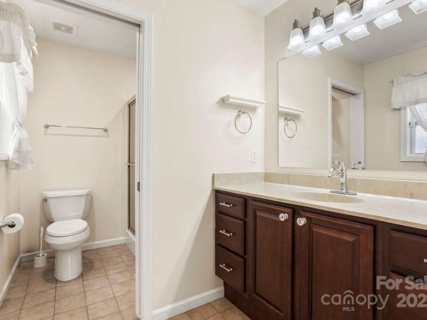 315 Charlestown Drive, Hendersonville, NC 28792.  MLS# CAR4293660, YatesRealty ID 3596. 