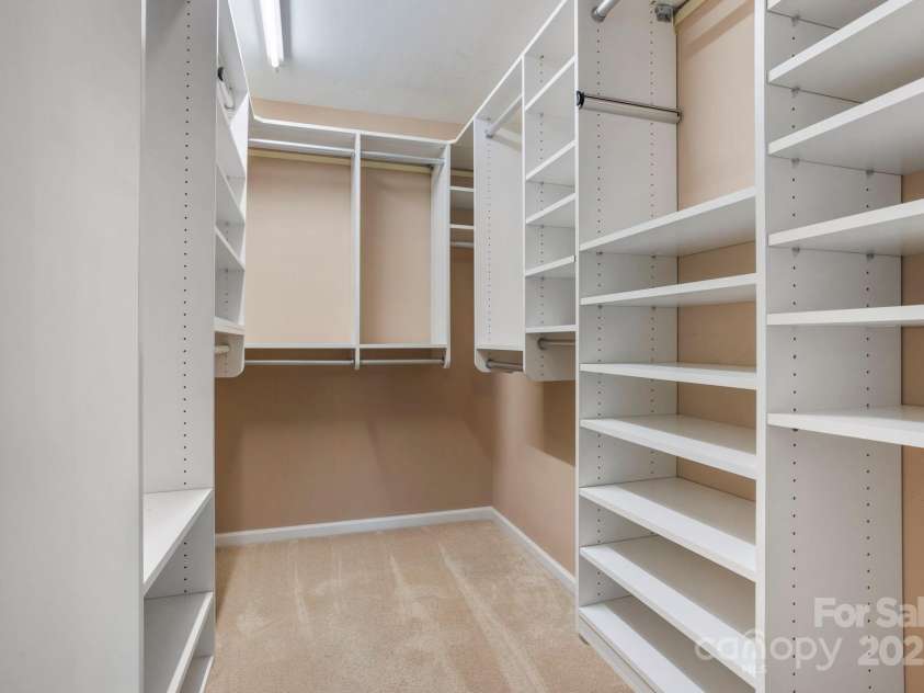 315 Charlestown Drive, Hendersonville, NC 28792.  MLS# CAR4293660, YatesRealty ID 3596. 