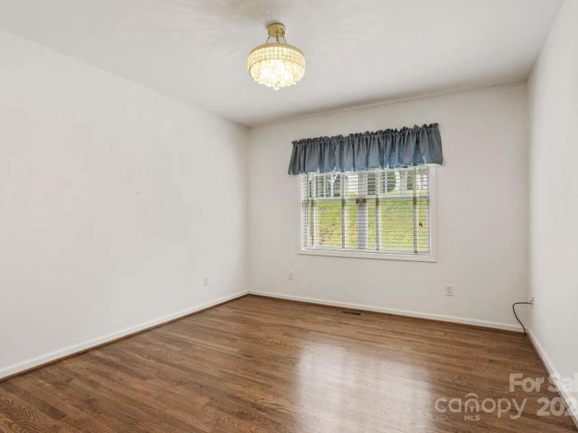 315 Charlestown Drive, Hendersonville, NC 28792.  MLS# CAR4293660, YatesRealty ID 3596. 