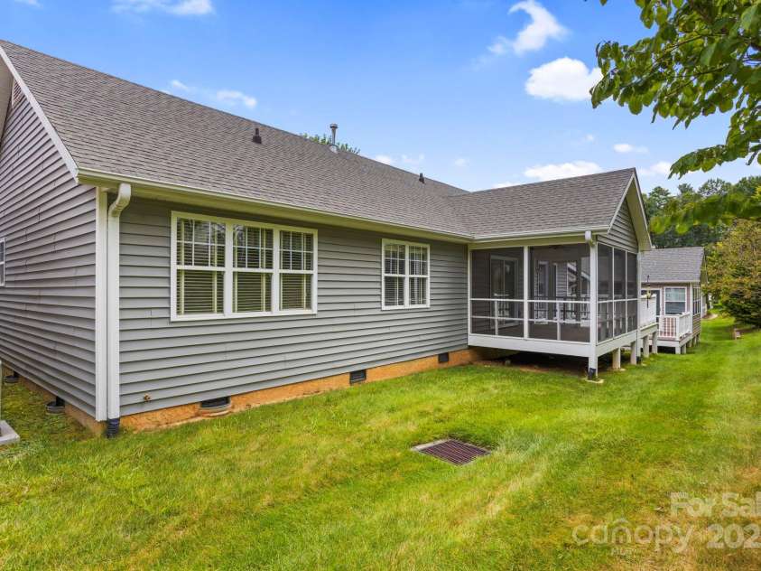 315 Charlestown Drive, Hendersonville, NC 28792.  MLS# CAR4293660, YatesRealty ID 3596. 