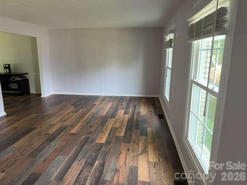 1376 Glenheath Drive, Hendersonville, NC 28791.  MLS# CAR4402718, YatesRealty ID 35960. 