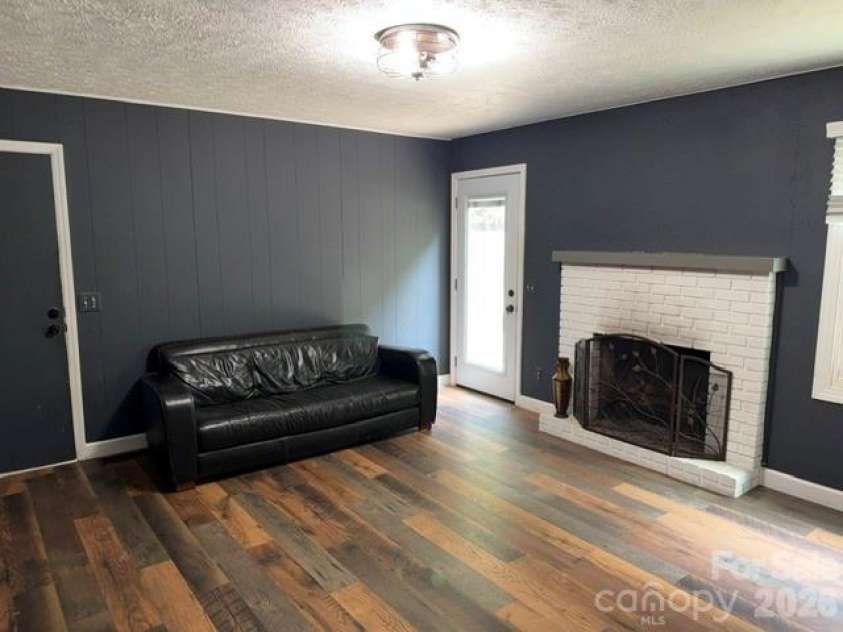 1376 Glenheath Drive, Hendersonville, NC 28791.  MLS# CAR4402718, YatesRealty ID 35960. 