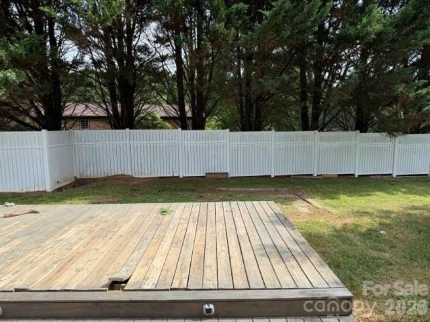 1376 Glenheath Drive, Hendersonville, NC 28791.  MLS# CAR4402718, YatesRealty ID 35960. 