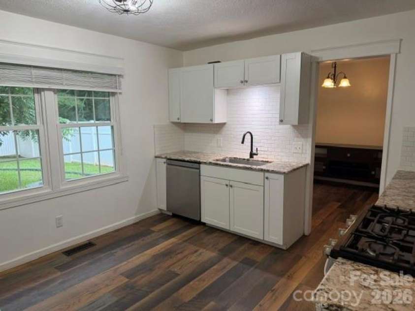 1376 Glenheath Drive, Hendersonville, NC 28791.  MLS# CAR4402718, YatesRealty ID 35960. 