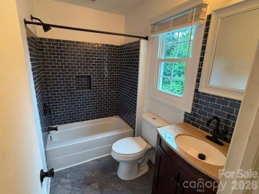 1376 Glenheath Drive, Hendersonville, NC 28791.  MLS# CAR4402718, YatesRealty ID 35960. 