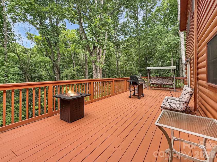 321 Grays Shadow Lane, Banner Elk, NC 28604.  MLS# CAR4402280, YatesRealty ID 35963. 