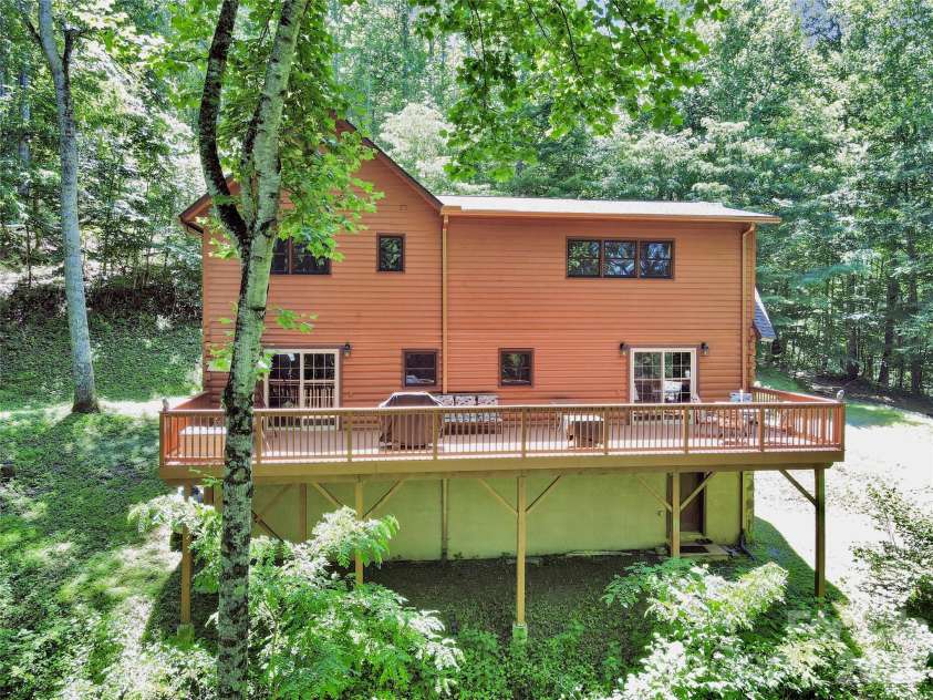 321 Grays Shadow Lane, Banner Elk, NC 28604.  MLS# CAR4402280, YatesRealty ID 35963. 