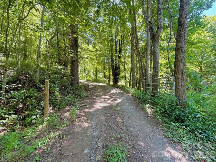 321 Grays Shadow Lane, Banner Elk, NC 28604.  MLS# CAR4402280, YatesRealty ID 35963. 