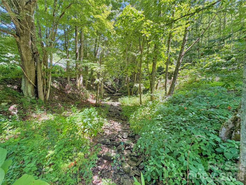 321 Grays Shadow Lane, Banner Elk, NC 28604.  MLS# CAR4402280, YatesRealty ID 35963. 