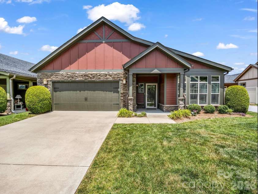 595 Summerfield Place, Flat Rock, NC 28731.  MLS# CAR4402478, YatesRealty ID 35964. 