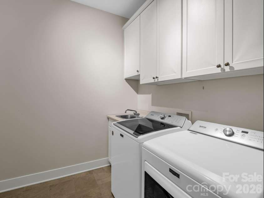 595 Summerfield Place, Flat Rock, NC 28731.  MLS# CAR4402478, YatesRealty ID 35964. Convenient laundry room features