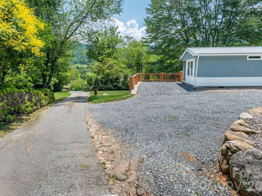 203 Justice Drive, Clyde, NC 28721.  MLS# CAR4400421, YatesRealty ID 35967. 