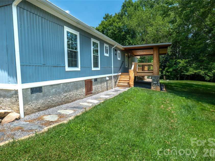203 Justice Drive, Clyde, NC 28721.  MLS# CAR4400421, YatesRealty ID 35967. 