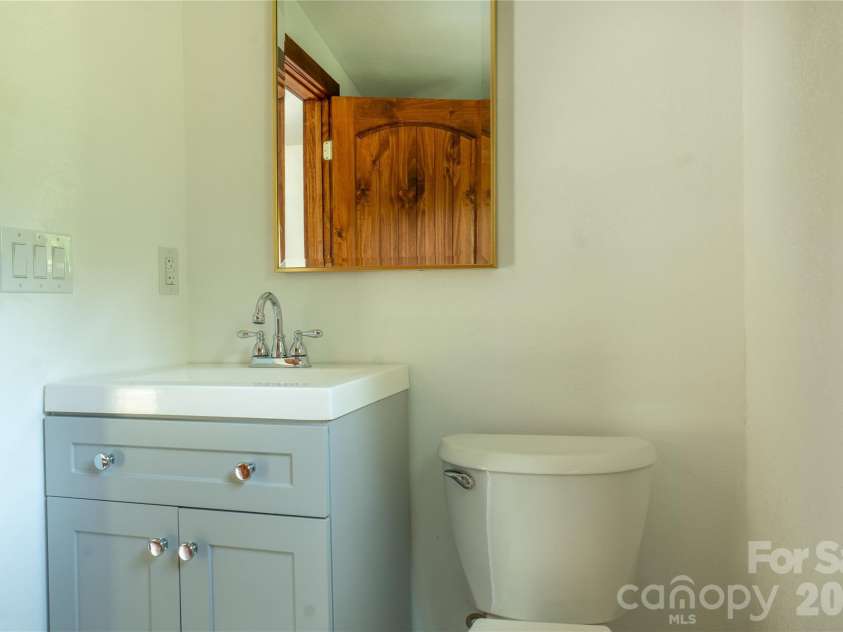 203 Justice Drive, Clyde, NC 28721.  MLS# CAR4400421, YatesRealty ID 35967. 