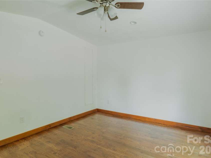 203 Justice Drive, Clyde, NC 28721.  MLS# CAR4400421, YatesRealty ID 35967. 
