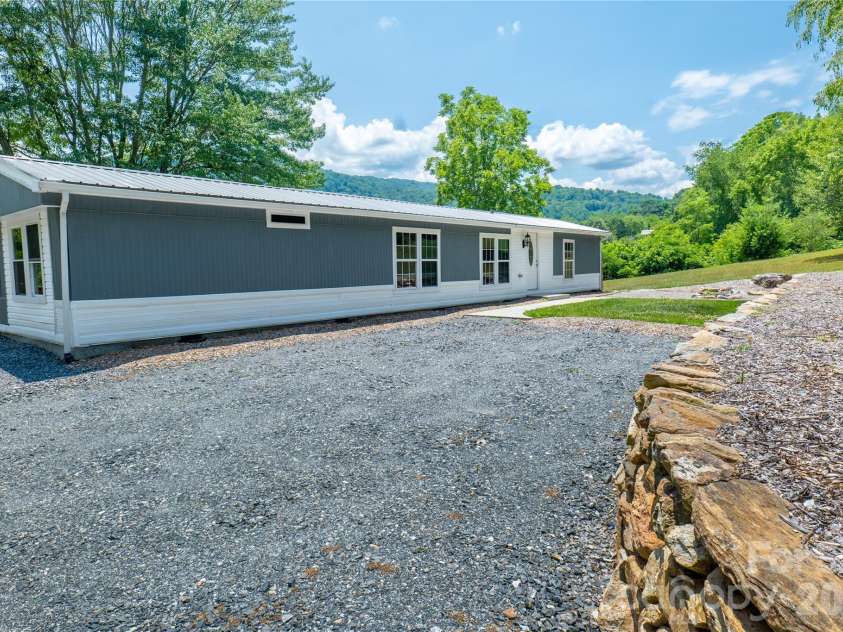 203 Justice Drive, Clyde, NC 28721.  MLS# CAR4400421, YatesRealty ID 35967. 