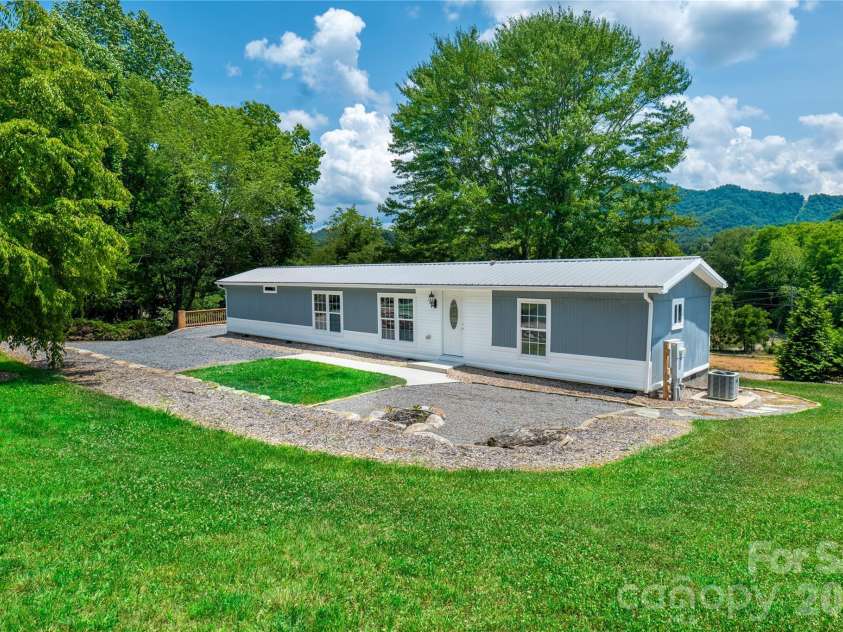 203 Justice Drive, Clyde, NC 28721.  MLS# CAR4400421, YatesRealty ID 35967. 