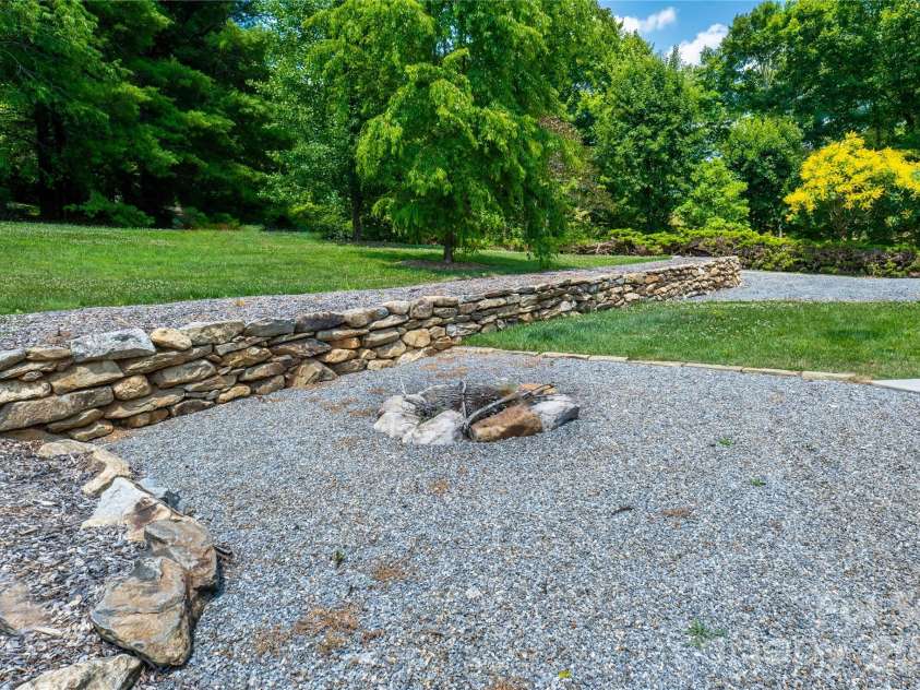 203 Justice Drive, Clyde, NC 28721.  MLS# CAR4400421, YatesRealty ID 35967. 