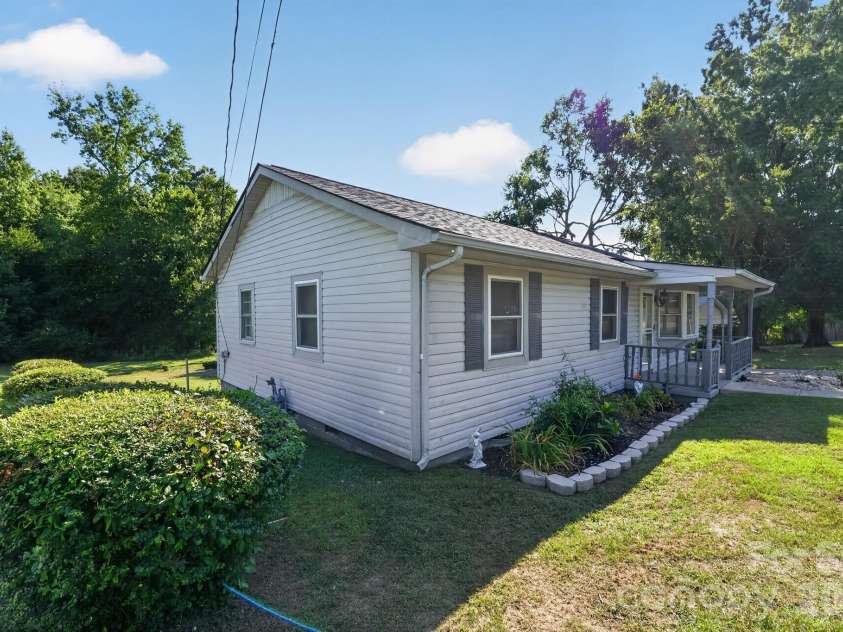 2578 Simpson Road, Burlington, NC 27217.  MLS# CAR4400746, YatesRealty ID 35968. 