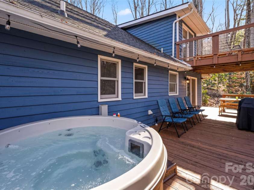 52 Treanors Place, Maggie Valley, NC 28751.  MLS# CAR4340093, YatesRealty ID 3597. 