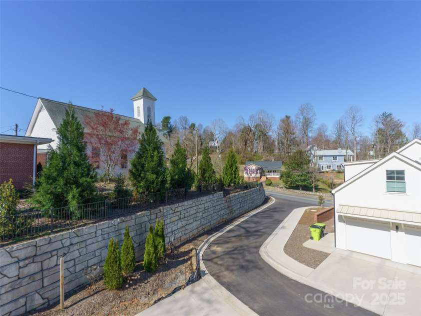 55 Skyvue Court, Saluda, NC 28773.  MLS# CAR4030712, YatesRealty ID 3597. 