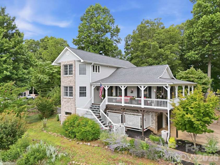 241 Alta Vista Drive, Candler, NC 28715.  MLS# CAR4402059, YatesRealty ID 35970. 