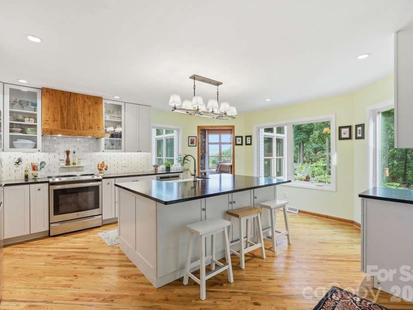 241 Alta Vista Drive, Candler, NC 28715.  MLS# CAR4402059, YatesRealty ID 35970. 