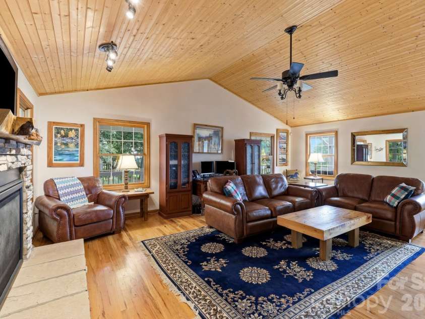241 Alta Vista Drive, Candler, NC 28715.  MLS# CAR4402059, YatesRealty ID 35970. 