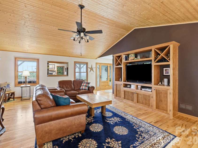 241 Alta Vista Drive, Candler, NC 28715.  MLS# CAR4402059, YatesRealty ID 35970. 