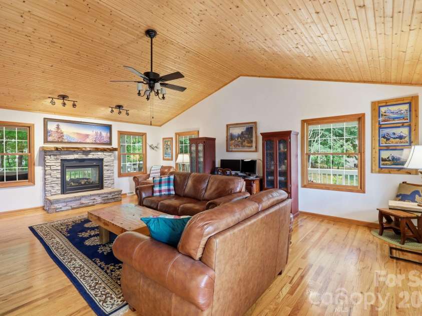 241 Alta Vista Drive, Candler, NC 28715.  MLS# CAR4402059, YatesRealty ID 35970. 