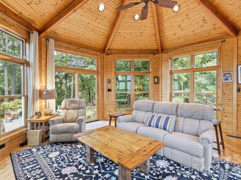 241 Alta Vista Drive, Candler, NC 28715.  MLS# CAR4402059, YatesRealty ID 35970. 