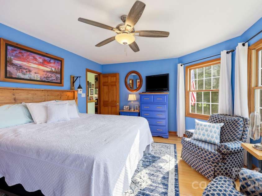 241 Alta Vista Drive, Candler, NC 28715.  MLS# CAR4402059, YatesRealty ID 35970. 